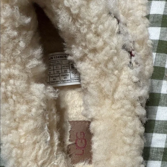 UGG Cream and Burgundy Women's Slippers - Picture 2 of 4